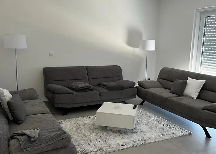 Vesna Villa *