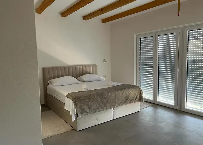 Vesna Villa *